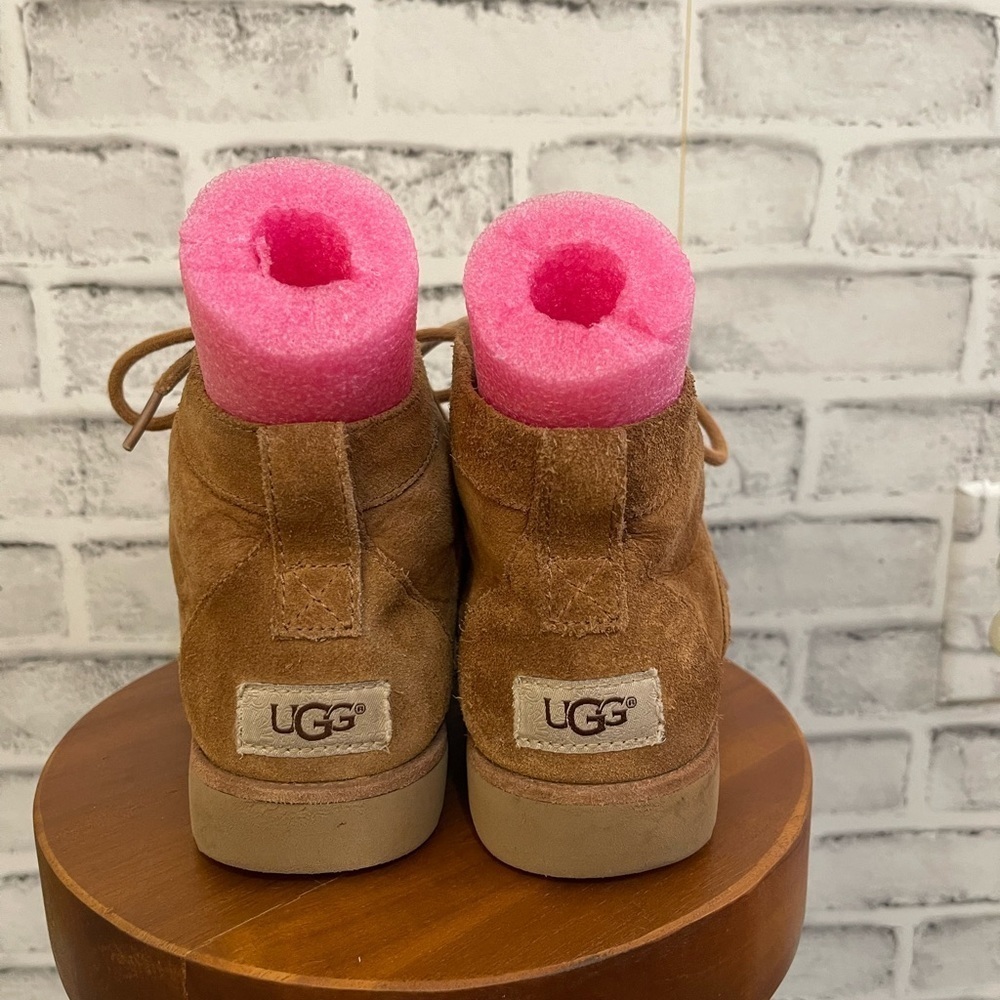 Women’s Ugg Bethany chestnut tan colored fur lined boots 8 - Picture 4 of 6